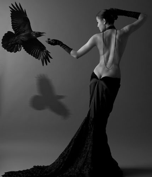 Obucite osobu iznad - Page 20 Raven-woman